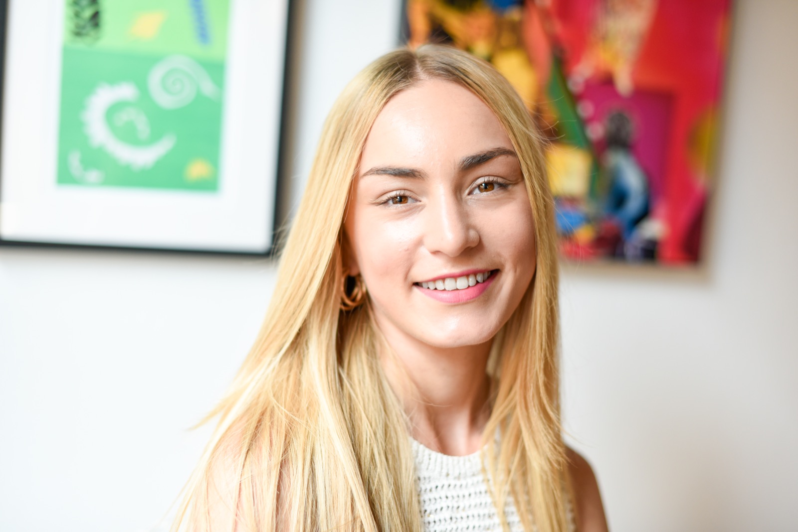 Sidney, zuständig für Social Media und Events bei Dr. Schaefer Immobilien, in einem freundlichen Portrait.